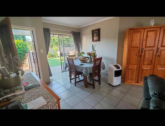 3 BEDROOM TOWNHOUSE FOR SALE IN ROOIHUISKRAAL NORTH